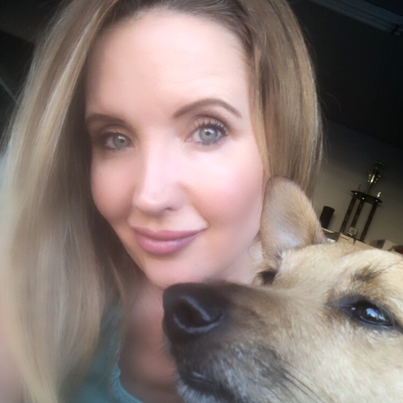 Meet your Posher, Renee - Picture 2 of 3